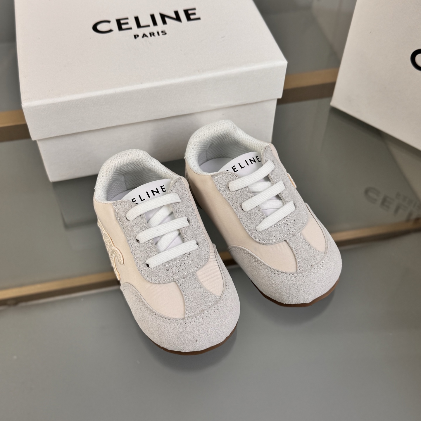 Children's shoes child